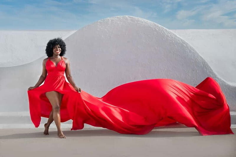 Oía: Santorini Professional Photoshoot with Edited Photos - Who Will Love This Experience?