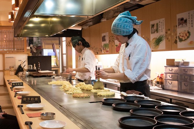 Okonomiyaki Experience, Osakas World Famous Pancake - Customizing Your Okonomiyaki
