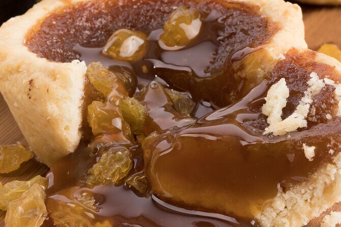 Old Town Toronto Food & History Walk with Market Tastings - Key Points