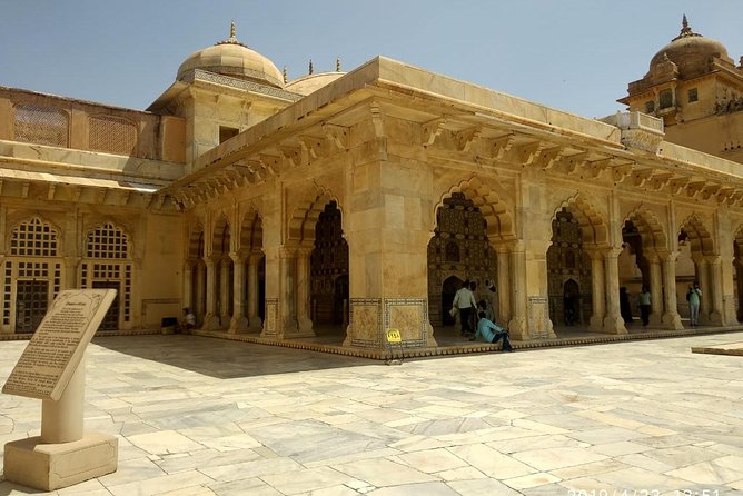 One Day Tour In Pink City With Guide - Tour Accessibility