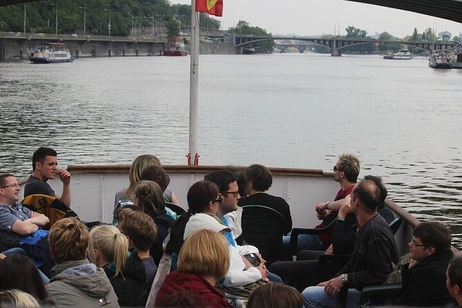 One Hour Boat Tour on Vltava River - Tour Features