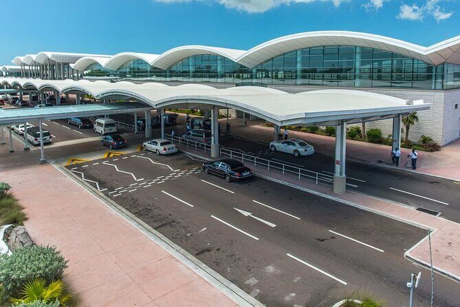 One Way Private Airport Transfer for 4 People or Less - A Practical Look at Nassau’s Private Airport Transfer for Small Groups