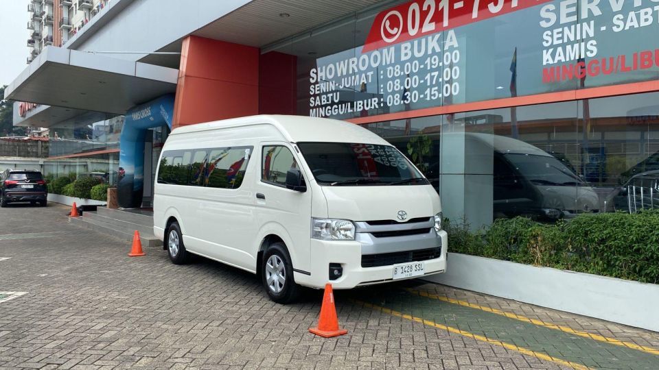 One-Way Transfer From/To Yogyakarta-Surabaya-Malang-Bromo - English-Speaking Driver Included