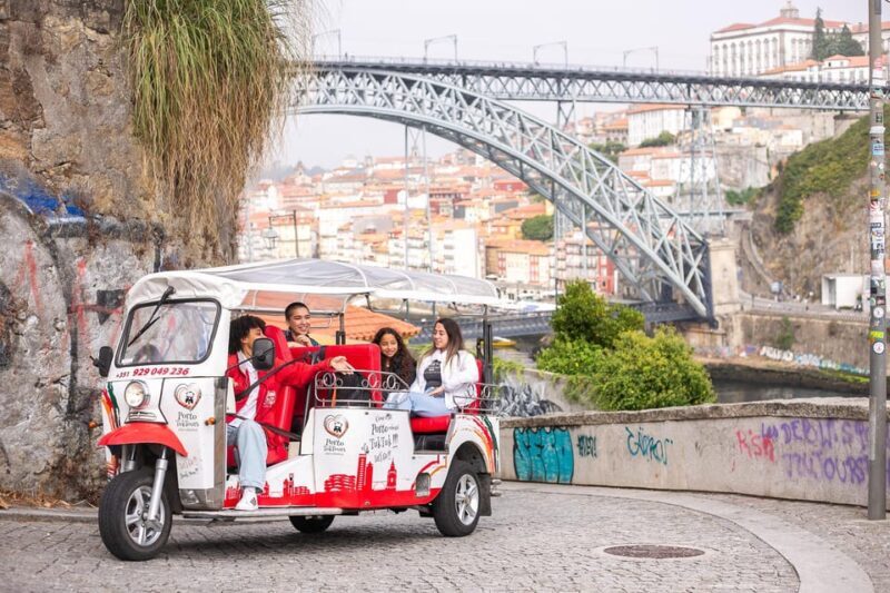 Oporto Tuk Tuk Tour: Among bridges and mysteries - 1.30h - Key Points