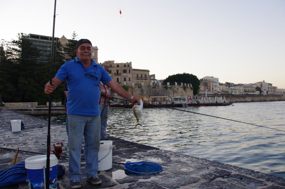Ortigia: Private Walking Tour and Boat Trip - Organic Local Produce and Wine Lunch