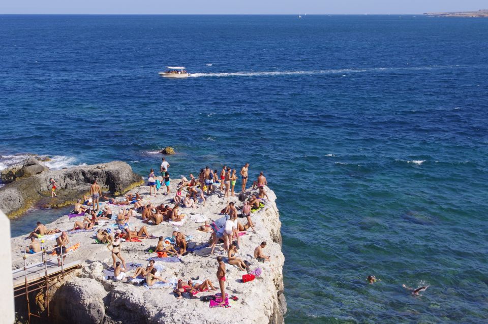 Ortigia: Private Walking Tour and Boat Trip - Refreshing Swim in Ionian Sea