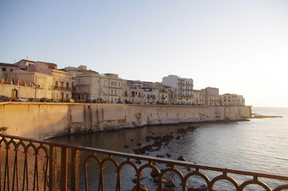 Ortigia: Private Walking Tour and Boat Trip - Marveling at Antique and Modern Monuments