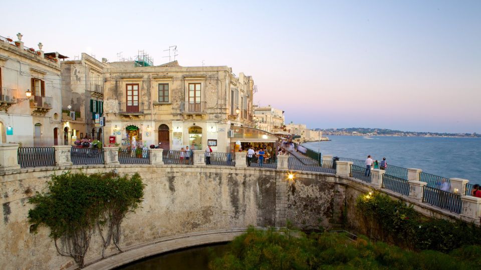 Ortigia Private Walking Tour With Photographer - Professional Photoshoot
