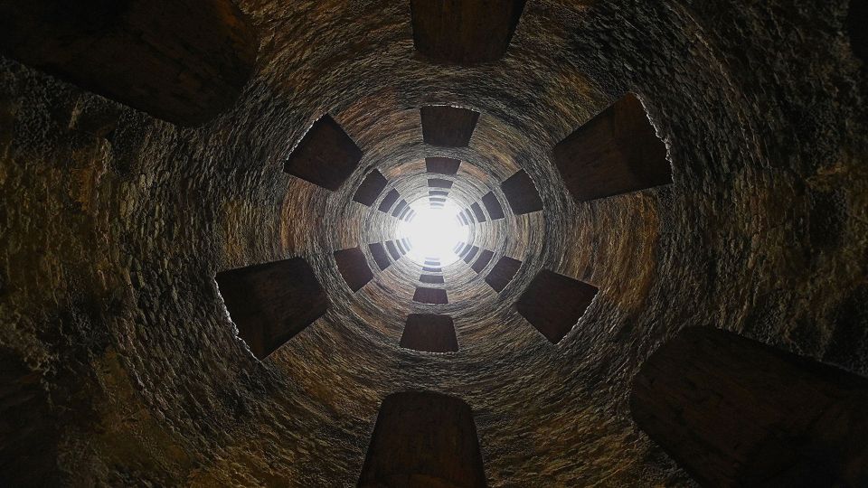 Orvieto: Guided Walking Tour of Underground Orvieto - Meeting the Guided Tour Guide