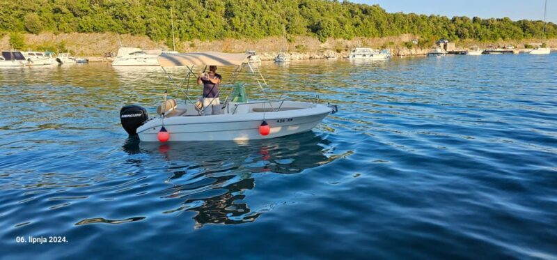 Otok Krk: Boat rentals in Pinezii - PRIMUS 17 60hp - Why Rent a Boat on Krk? The Experience in a Nutshell