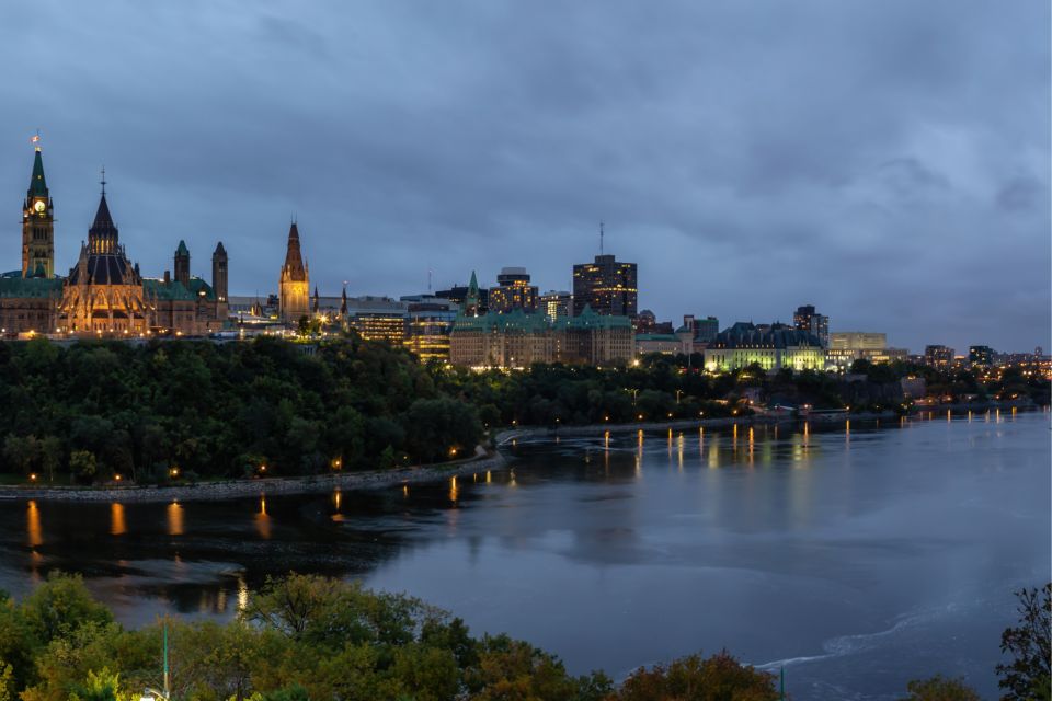 Ottawa: First Discovery Walk and Reading Walking Tour - Discovering Picturesque Landmarks and Viewpoints