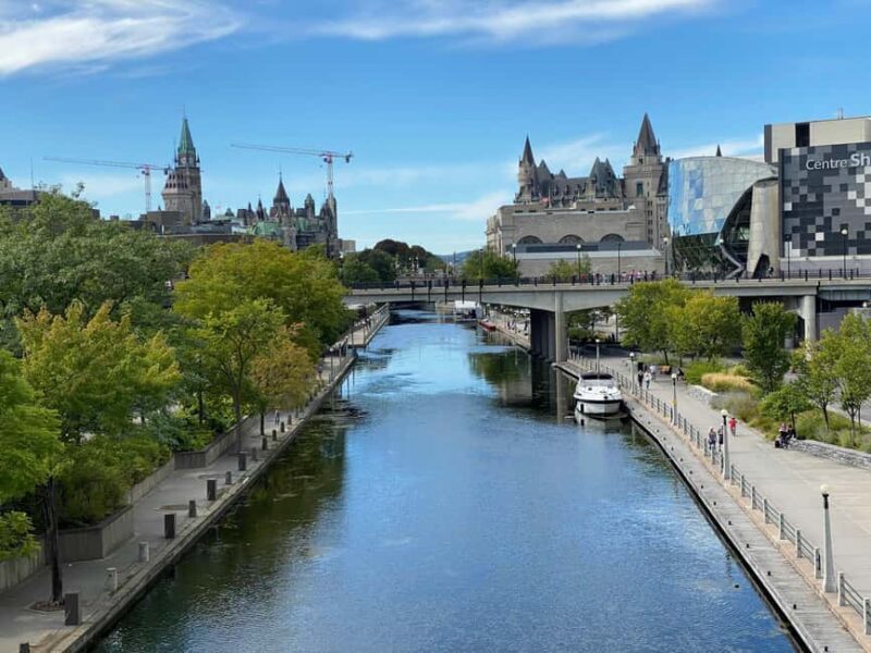 Ottawa: Guided Walking Tour in Japanese - Key Points