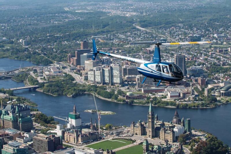 Ottawa: Panoramic helicopter flight (Gatineau Park + downtown) - The Sum Up