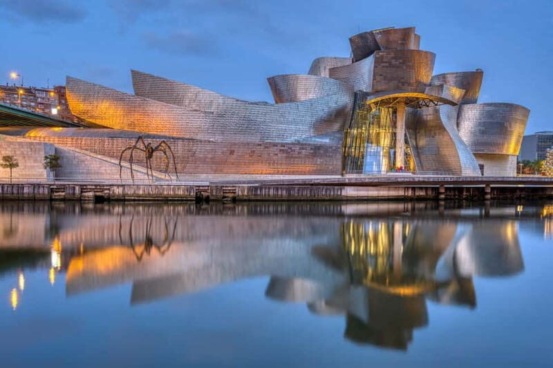 Outdoor guided visit and access to Guggenheim Museum (ES) - A Deep Dive into the Experience