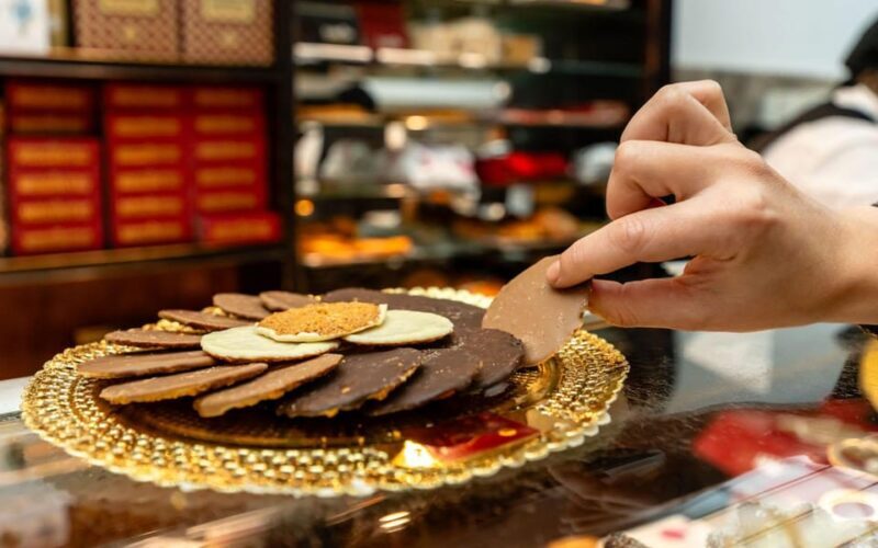 Oviedo : Tour with tasting of Moscovitas and other Asturian sweets - The Historic Heart: Plaza de la Escandalera and Beyond