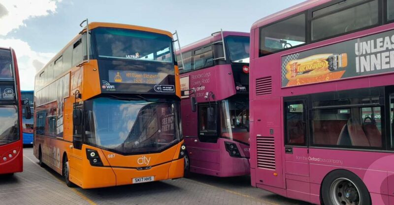 Oxford: Bus Transfer To/From London Gatwick Airport - Amenities and Accessibility
