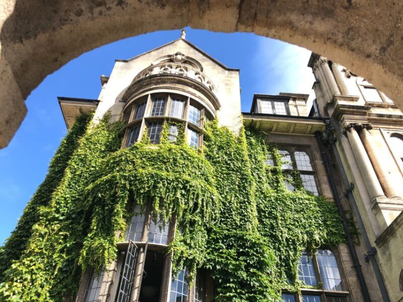 Oxford: City Bike Tour With Student Guide - Engaging Student Guide Narratives
