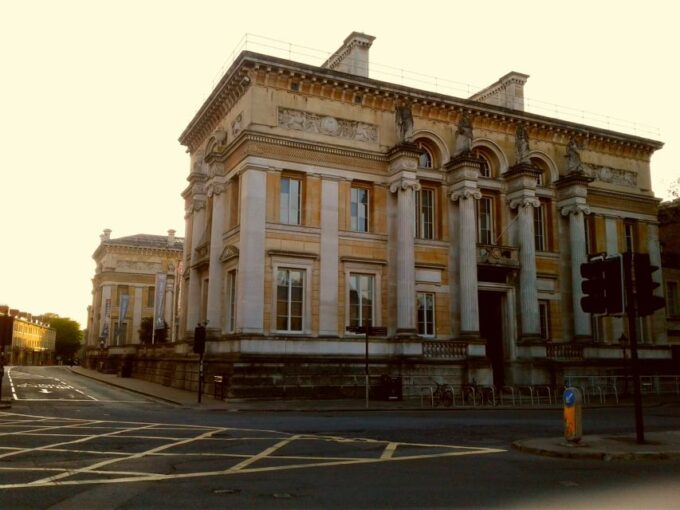 Oxford: Inspector Morse Lewis Endeavour Small Group Tour - Local Attractions and Markets