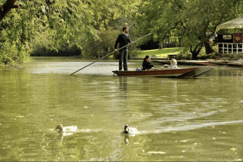 Oxford : Private Punt Tour - Exploring Oxford by the Water – An In-Depth Look