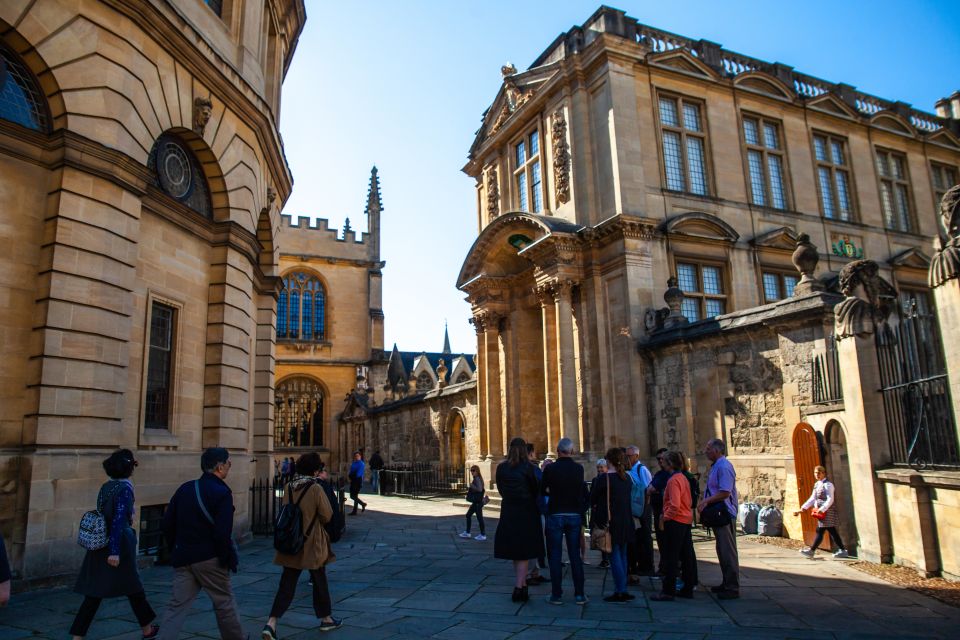Oxford: Private Walking Tour With University Alumni Guide - Important Booking Policies