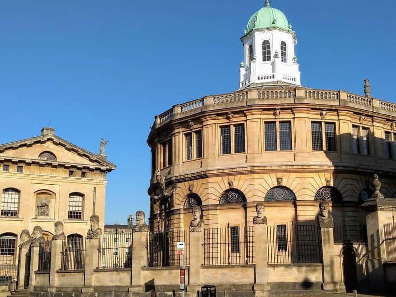 Oxford: Town & Gown Walking Tour - Starting with a Central Meeting Point: Carfax Tower