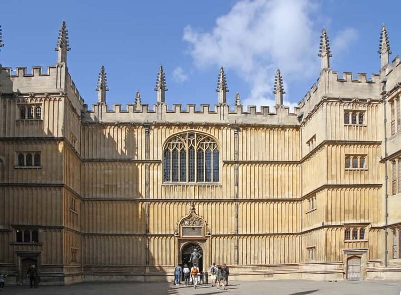 Oxford: Town & Gown Walking Tour - Exploring Christ Church and Alice’s Shop