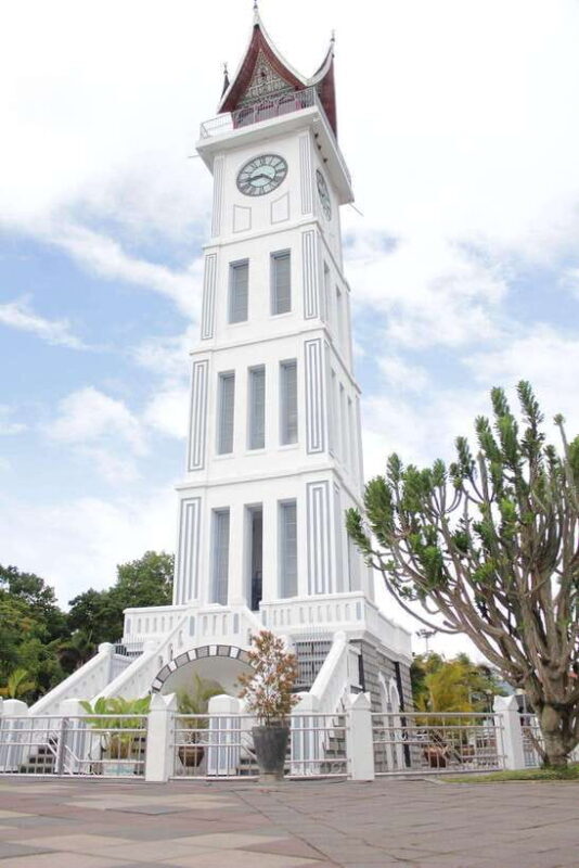 Padang : Wonderful City Tour Padang with Lunch - Exploring the Heart of Padang: A Detailed Look at the City Tour with Lunch