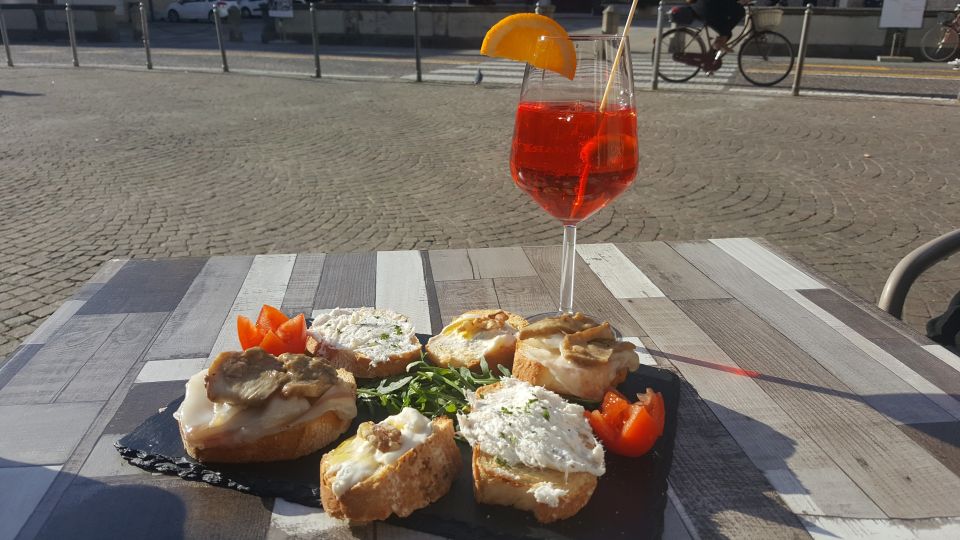 Padova: Guided Spritz Walk - Exploring Padovas Main Squares