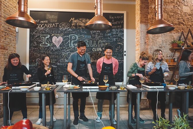 Paella Experience and Bottomless Wine in Barcelona - Key Points