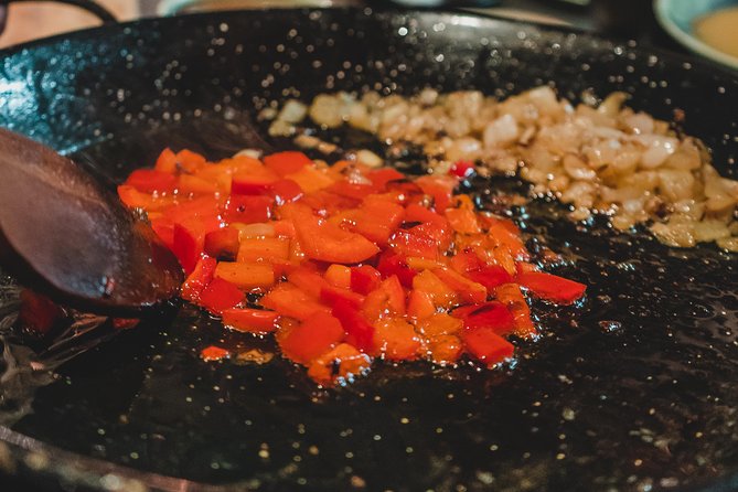 Paella Experience and Bottomless Wine in Barcelona - Accessibility and Capacity