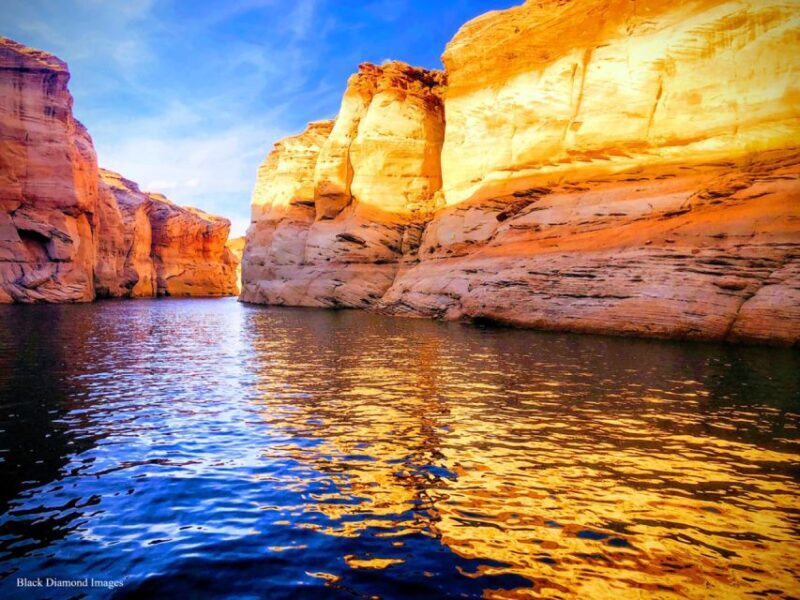 Page: Boat Tour of Lake Powell, Antelope, and Glen Canyon - Wahweap Bay and Navajo Sandstone Cliffs