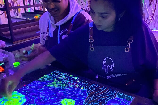 Paint-In-Dark Drawing Class in New York - Who Will Love This Activity?