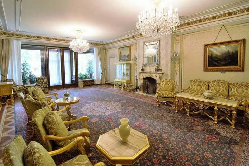 Palace of the Parliament, Village Museum & Ceauescu Mansion - Who Would Benefit Most?