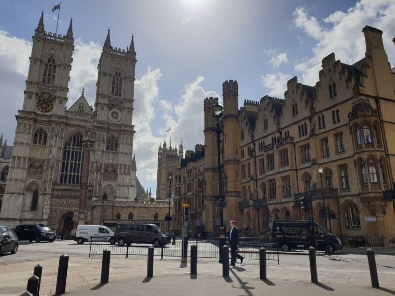 Palaces, Parliament & Power: Londons Royal City - Uncovering Lesser-Known Palaces