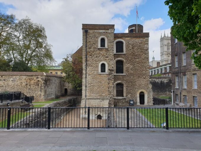 Palaces, Parliament & Power: Londons Royal City - Traversing the Heart of Government