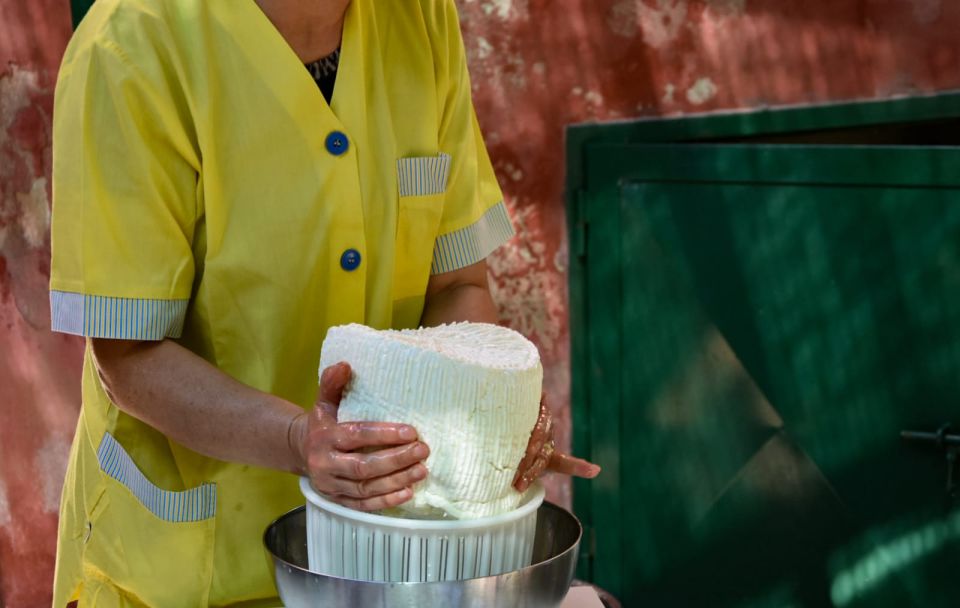 Palazzolo Acreide: Ricotta Cheese and Farm Tour With Tasting - Exploring Palazzolo Acreide