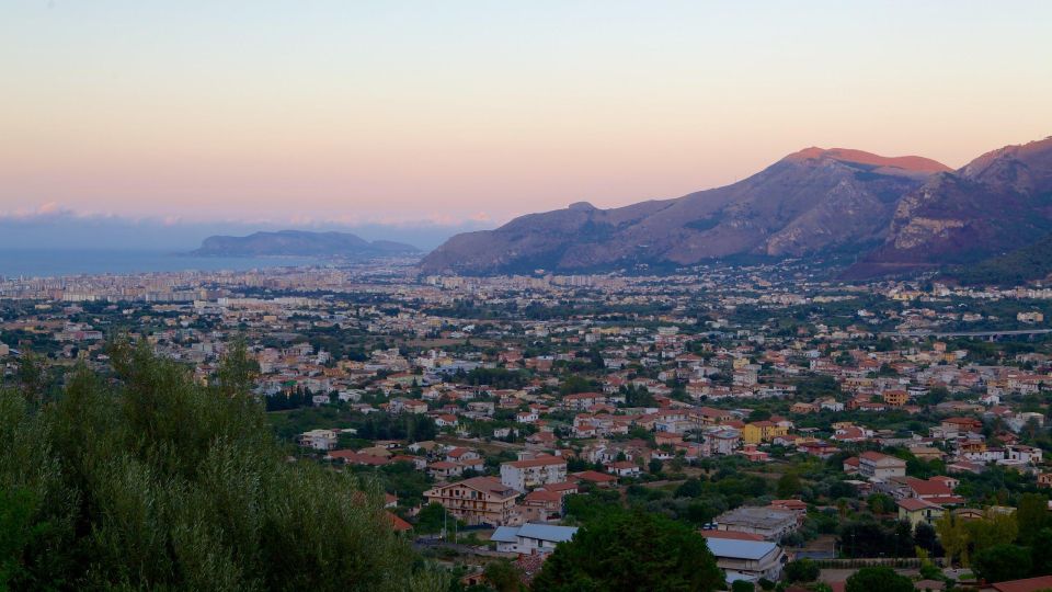 Palermo: CruiserCar Aperitif Adventure - Chauffeur and Hostess