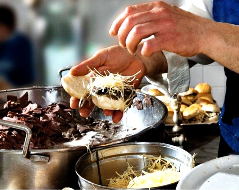 Palermo: Street Food Tour in Ballarò and Vucciria Markets - Private Group Options