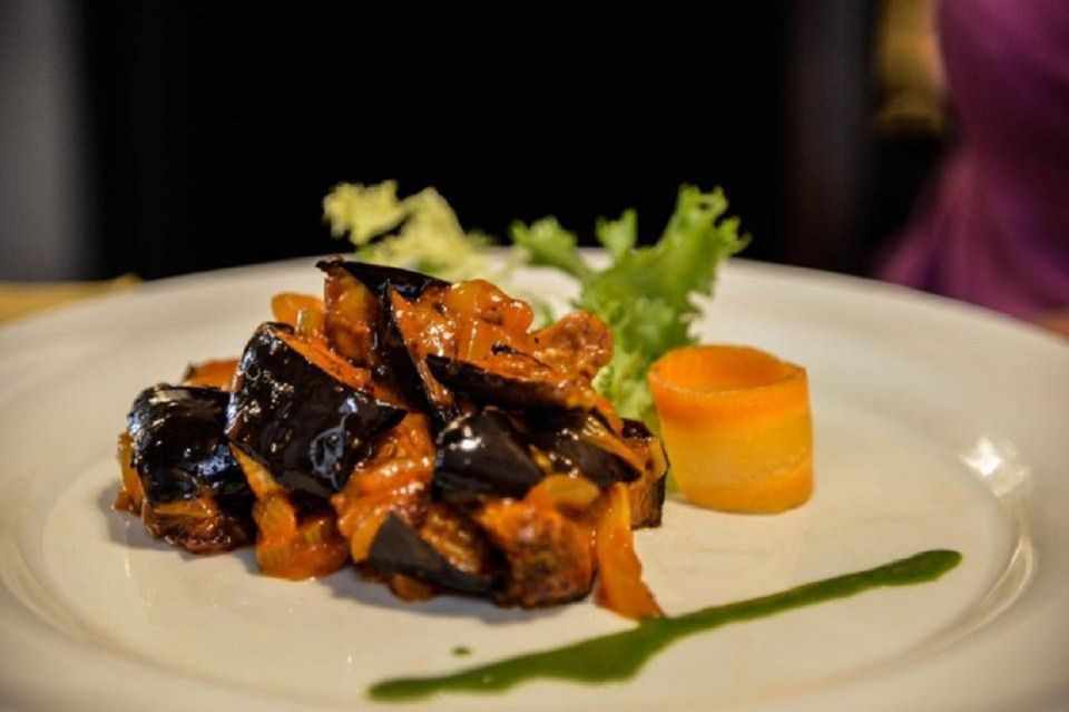 Palermo: Traditional Full Meal Food Tour With a Local - Tour Guide Expertise and Customer Feedback