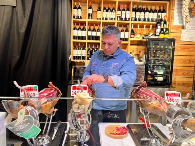 Palma Authentically. City Tour With Snacks and Wine - Savoring Local Delicacies and Wines