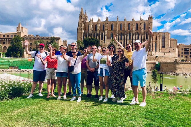 Palma De Mallorca Bike Tour With Optional Tapas - Palma Cathedral and Antoni Gaudi