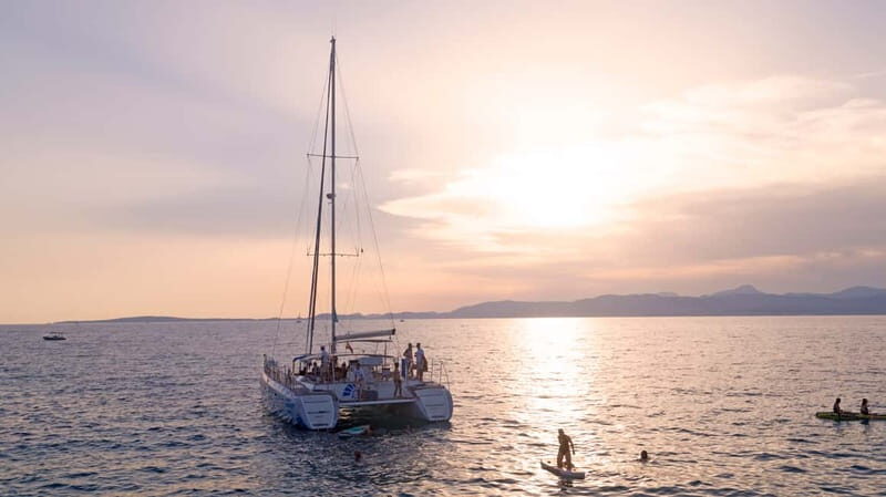 Palma de Mallorca: Deluxe Catamaran Sailing Tour with Meal - Key Points
