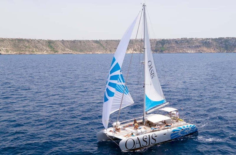 Palma de Mallorca: Deluxe Catamaran Sailing Tour with Meal - Food and drinks: what you get
