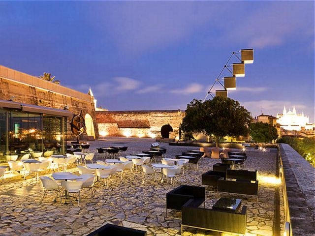 Palma De Mallorca: Old Town Atmospheric Evening Tour - Highlights and Experience