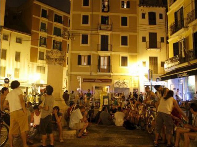 Palma De Mallorca: Old Town Atmospheric Evening Tour - Optional Tapas Bar Visit