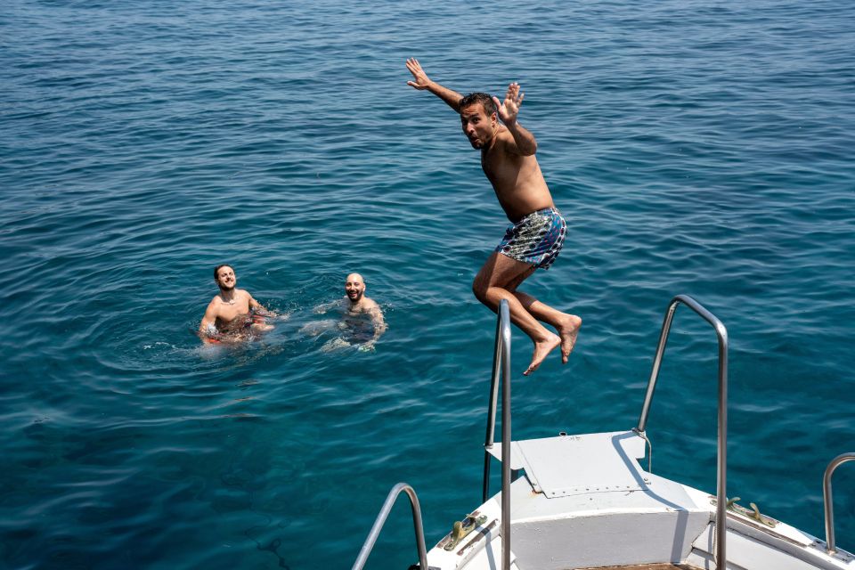 Palmarola: Boat Tour With Lunch on Board - Onboard Experience