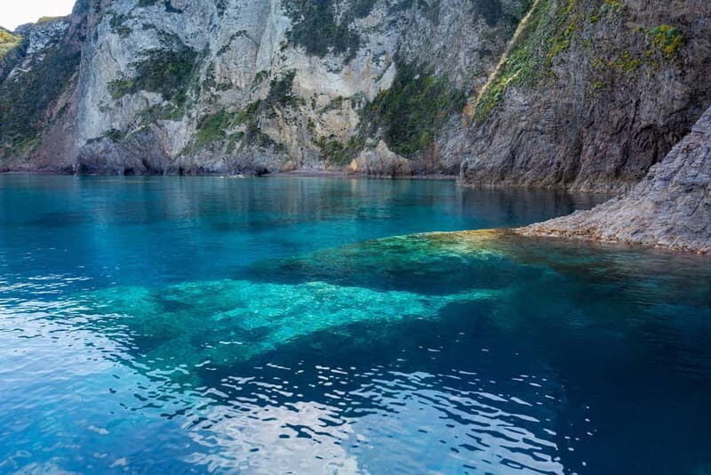 Palmarola: Linea isola di Palmarola - Exploring the Palmarola Boat Tour from Ponza