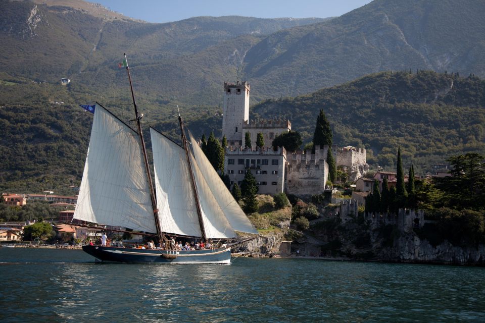 PANORAMIC CRUISE ON HISTORICAL SAILBOAT - Key Points