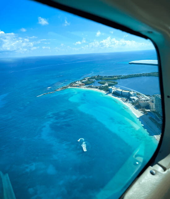 Panoramic flight to Cancun Hotel Zone and Isla Mujeres - Key Points