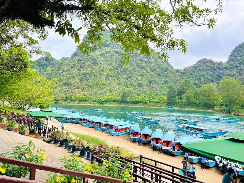 Paradise Cave and Phong Nha Cave Day Trip - Group Size and Guide